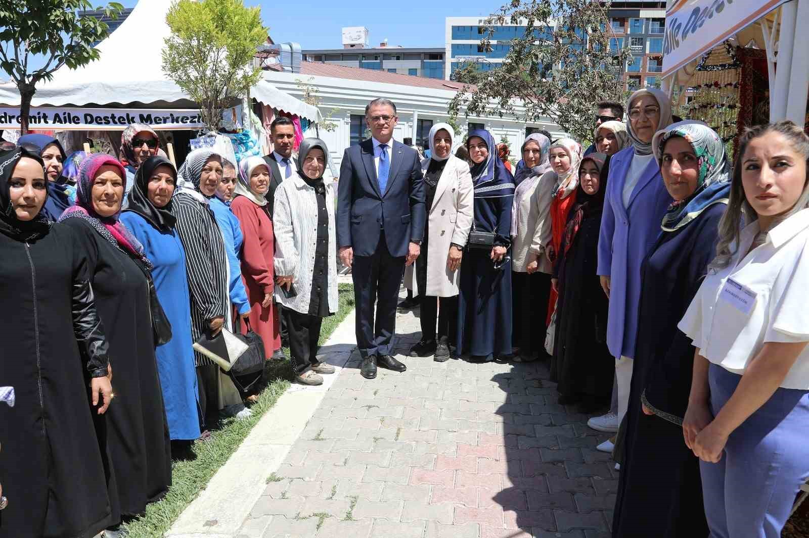 Vali Balcı, ADEM kursiyerlerinin sergisinin açılışını yaptı