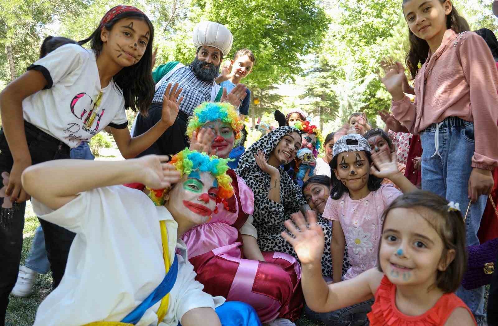 Vali Balcı, ADEM kursiyerlerinin sergisinin açılışını yaptı