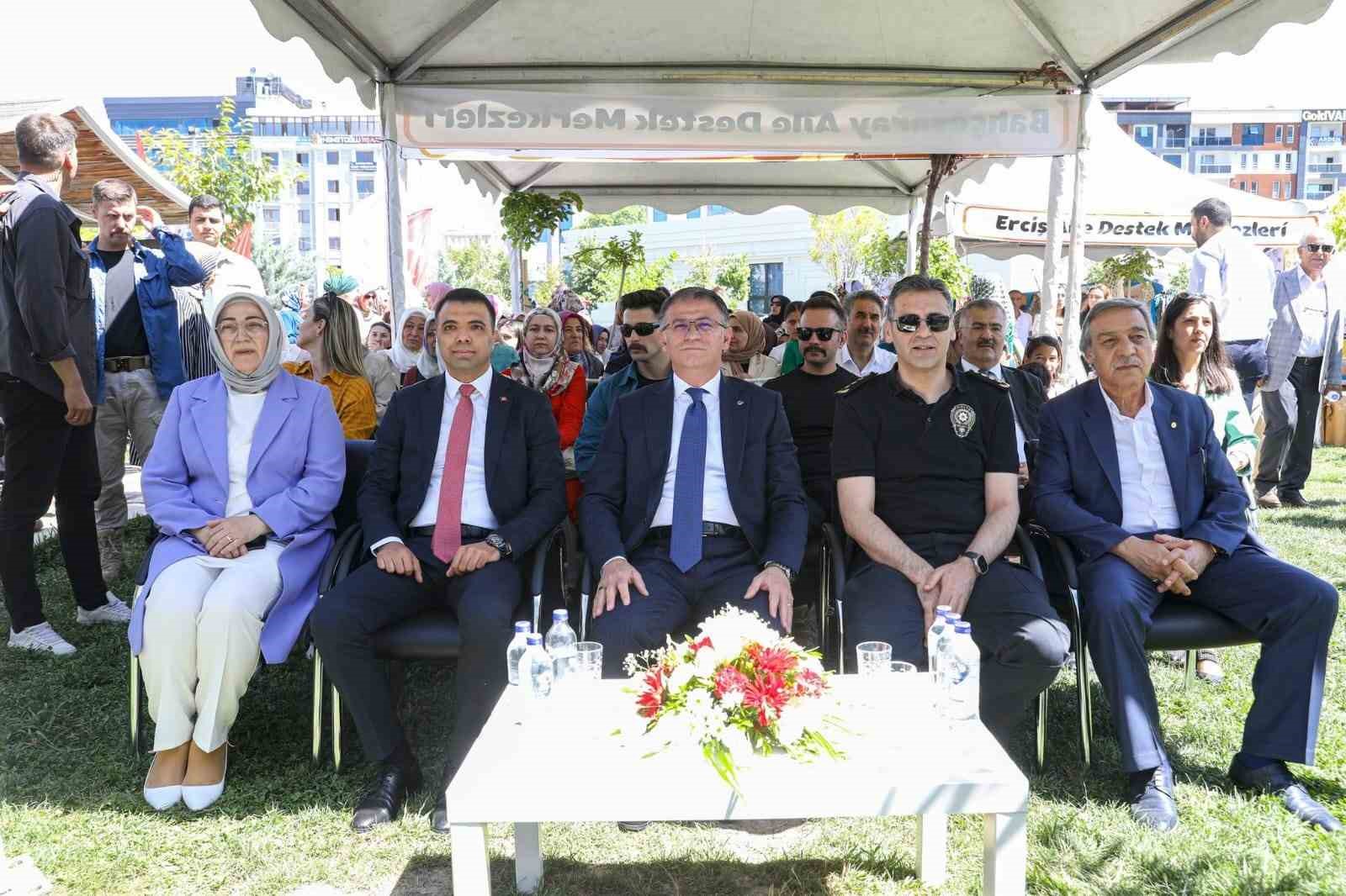 Vali Balcı, ADEM kursiyerlerinin sergisinin açılışını yaptı