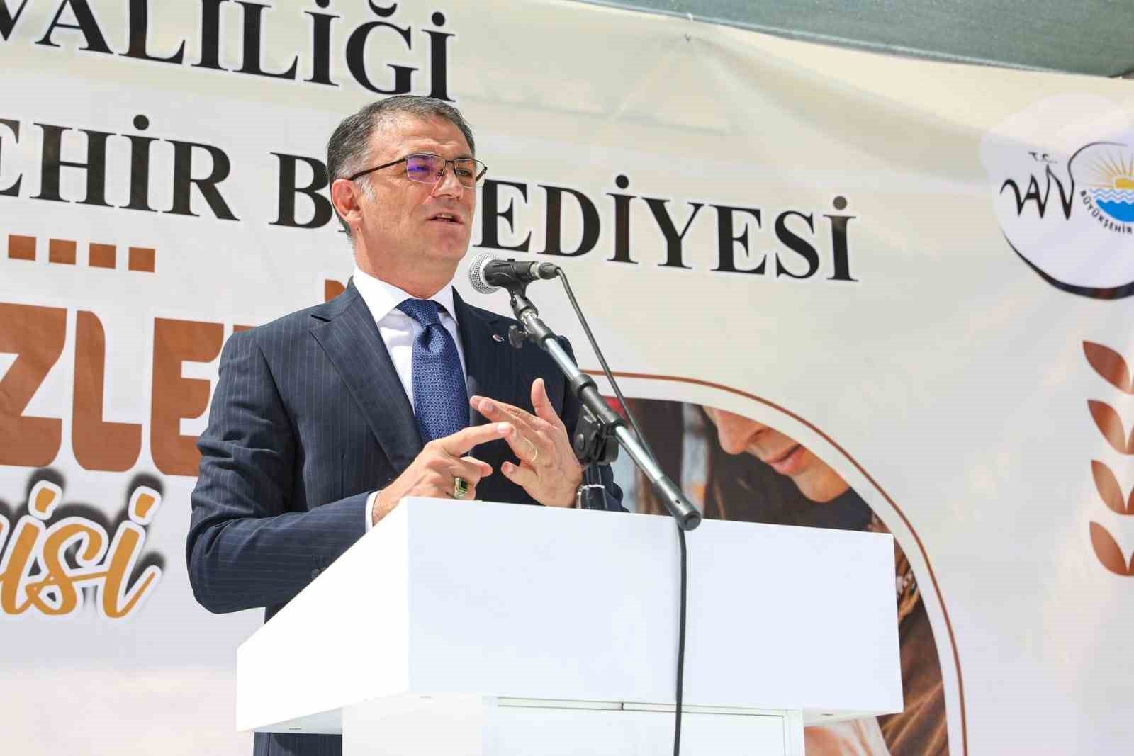 Vali Balcı, ADEM kursiyerlerinin sergisinin açılışını yaptı