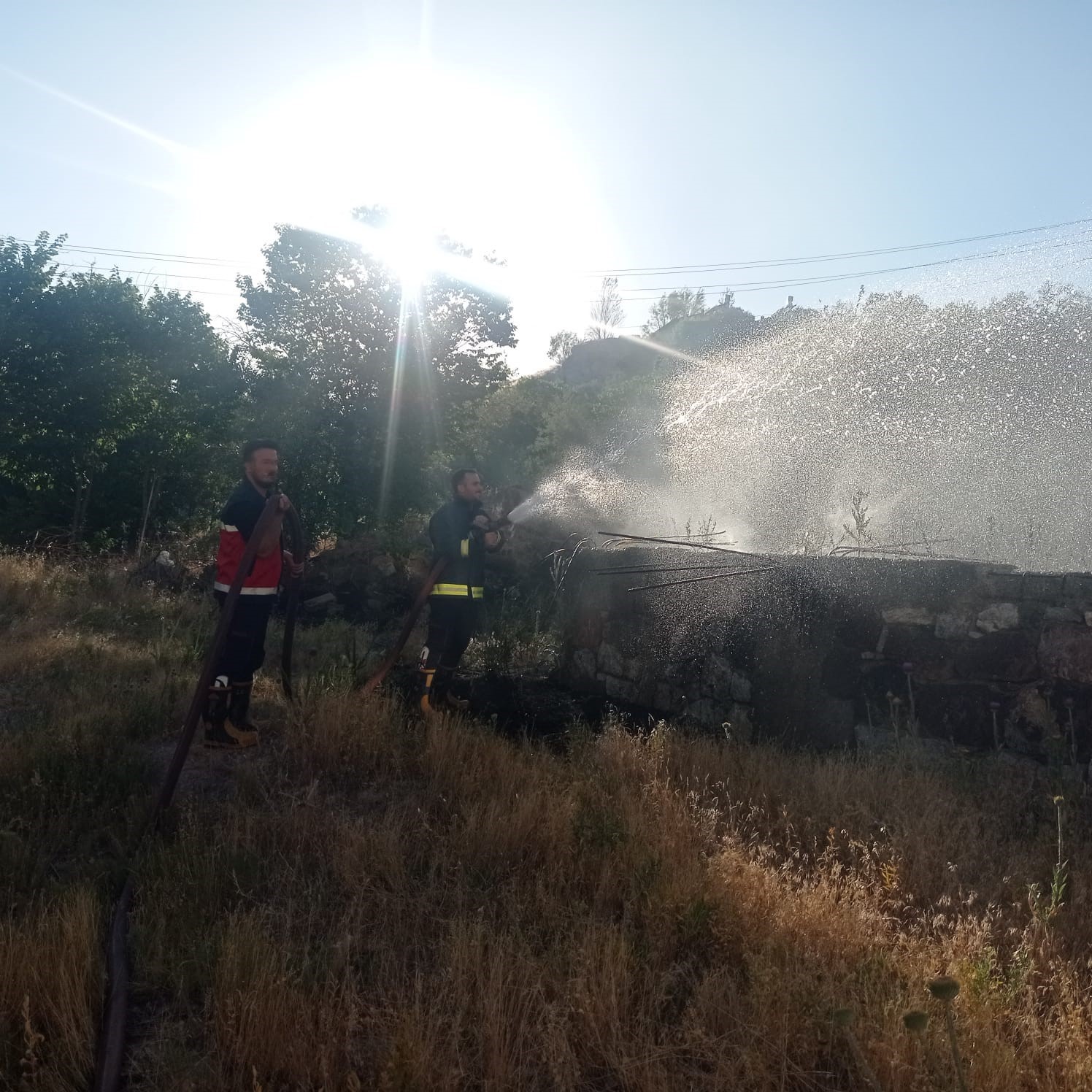 Van’da itfaiye ekipleri 18 saatte 18 yangına müdahale etti