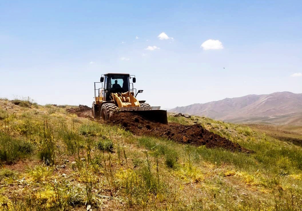 Van Büyükşehir Belediyesi yol çalışmalarını sürdürüyor