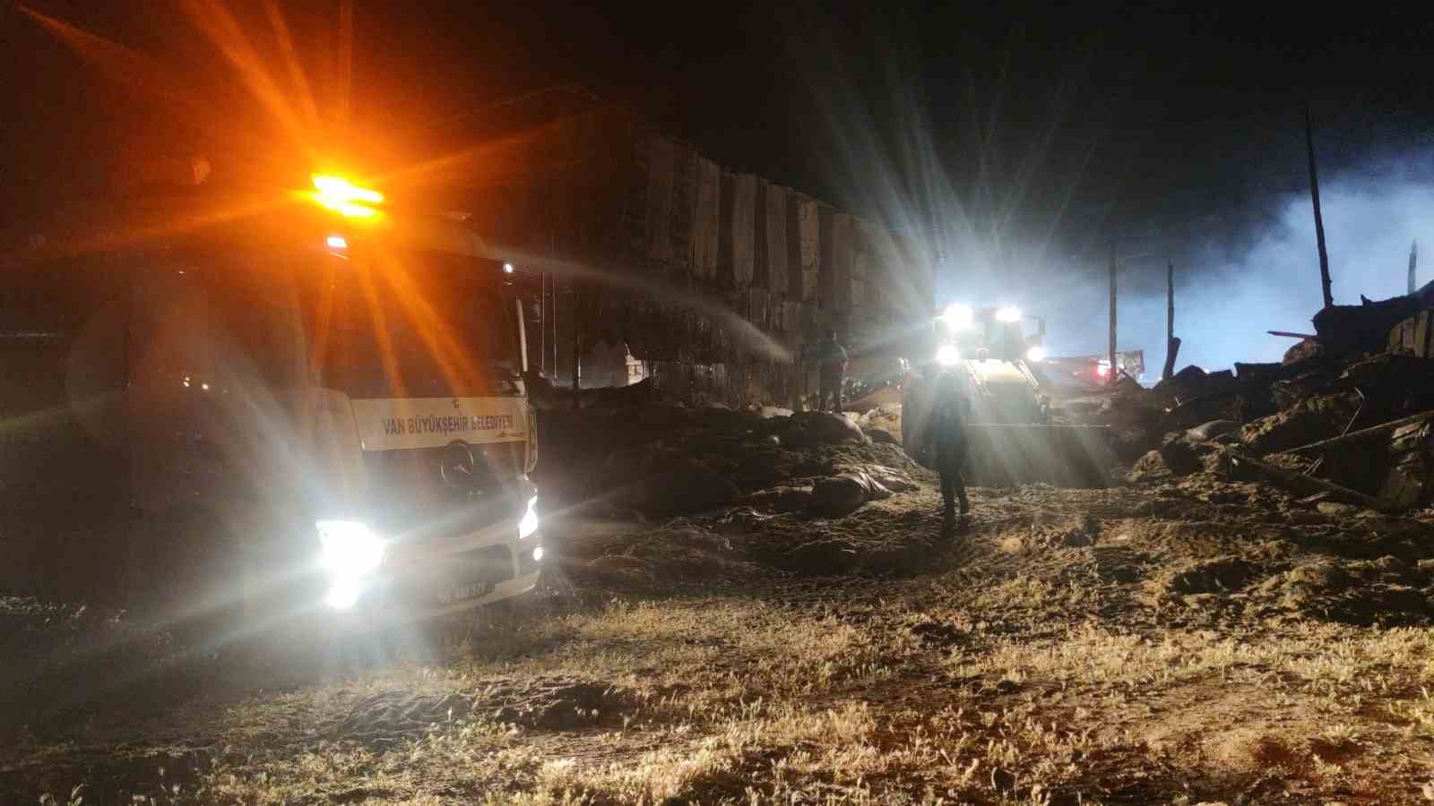 Van’da korkutan yangın söndürüldü