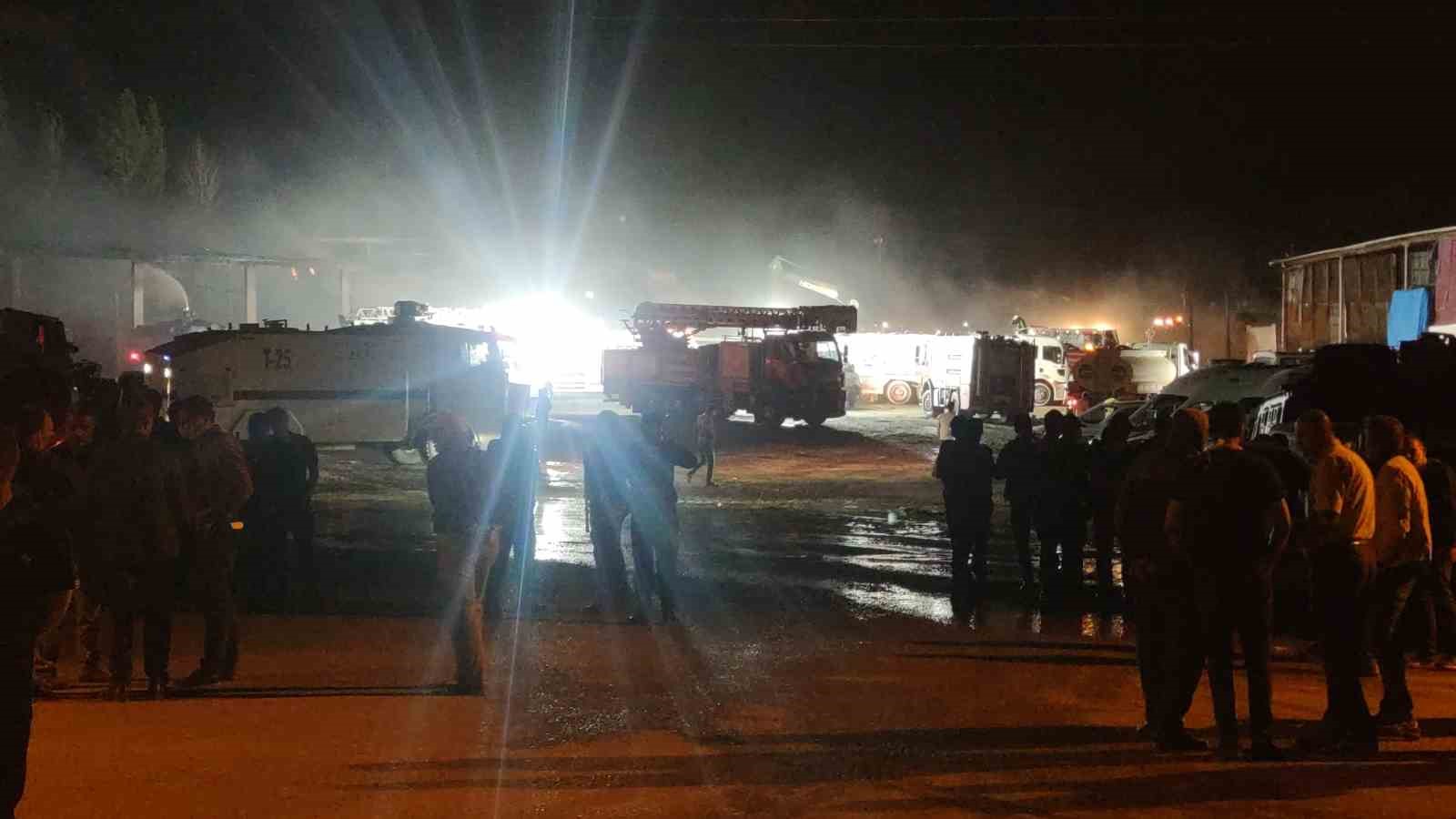 Van’da korkutan yangın söndürüldü