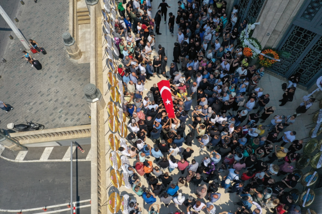 Sanatçı Özkan Uğur son yolculuğuna uğurlandı