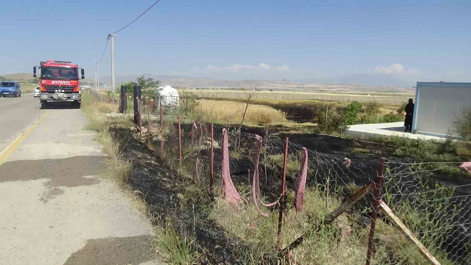 Mangal yapayım derken tarlasını yaktı