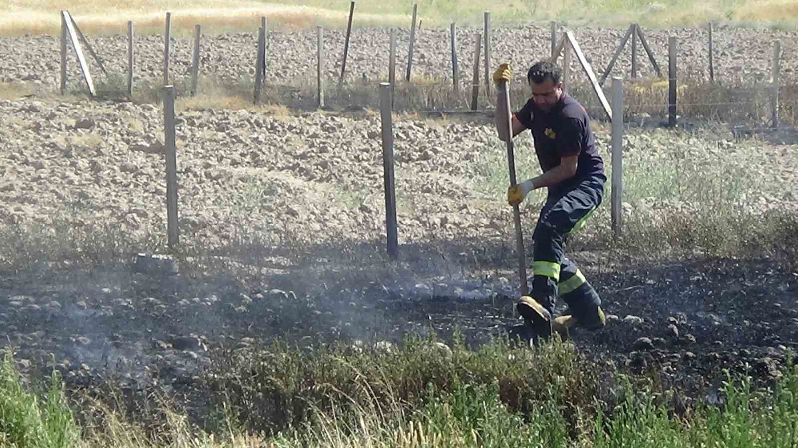 Mangal yapayım derken tarlasını yaktı