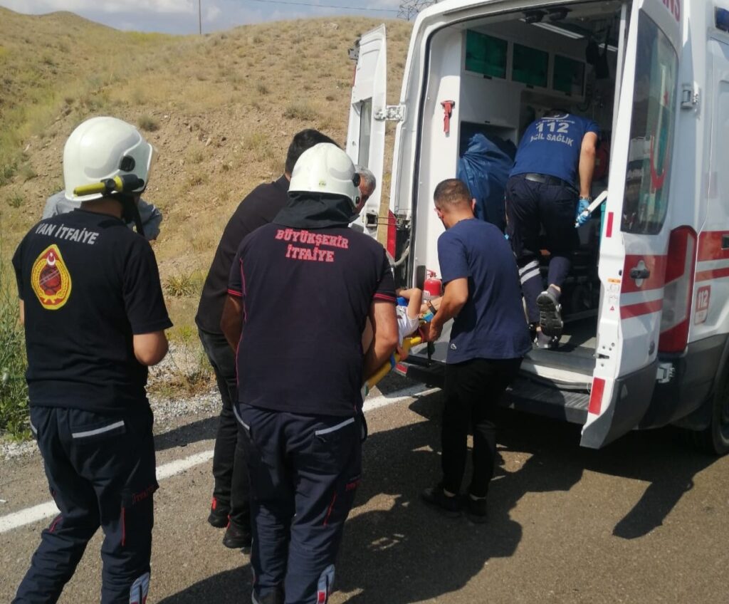 Van-Hakkâri yolunda trafik kazası: 5 yaralı