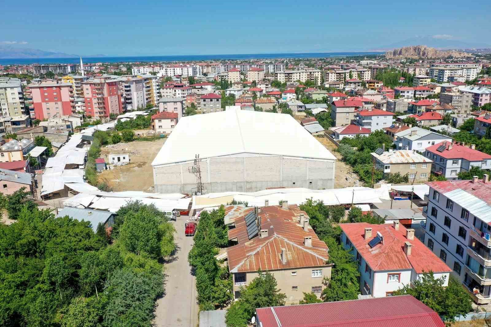 Van’da kapalı semt pazarlarının yapımı sürüyor