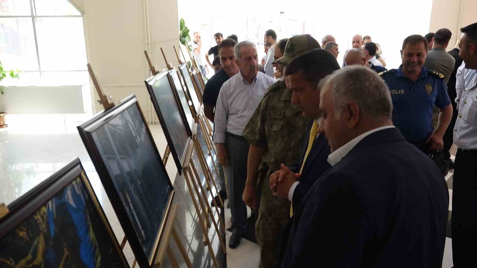 Erciş’te “15 Temmuz” konulu fotoğraf sergisi açıldı