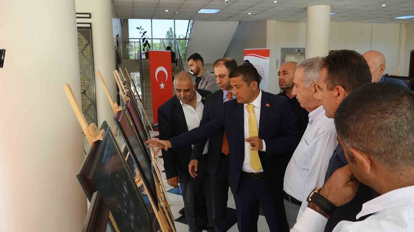 Erciş’te “15 Temmuz” konulu fotoğraf sergisi açıldı