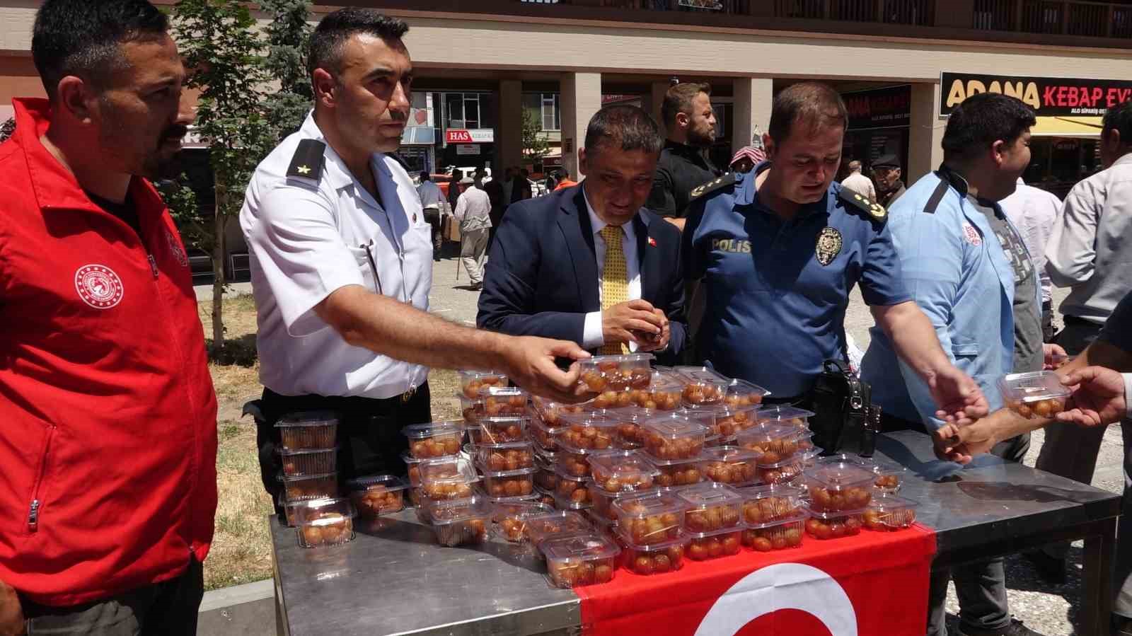 Erciş’te “15 Temmuz” konulu fotoğraf sergisi açıldı