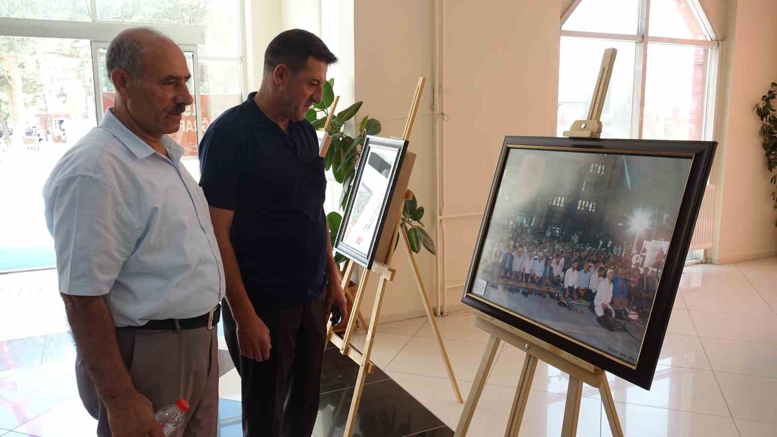 Erciş’te “15 Temmuz” konulu fotoğraf sergisi açıldı