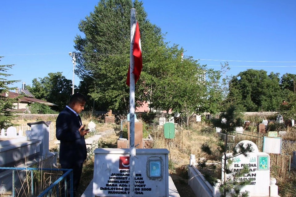 Erciş Belediyesi mezarlıkların bakım ve onarımını yaptı