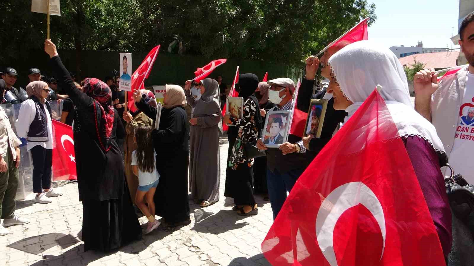 Evlat nöbetindeki Nazlı Sancar, “Yaz kış bu mücadelemiz devam edecek”