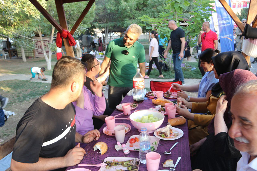 Geleneksel Edremit Piknik Şenliğine Yoğun İlgi