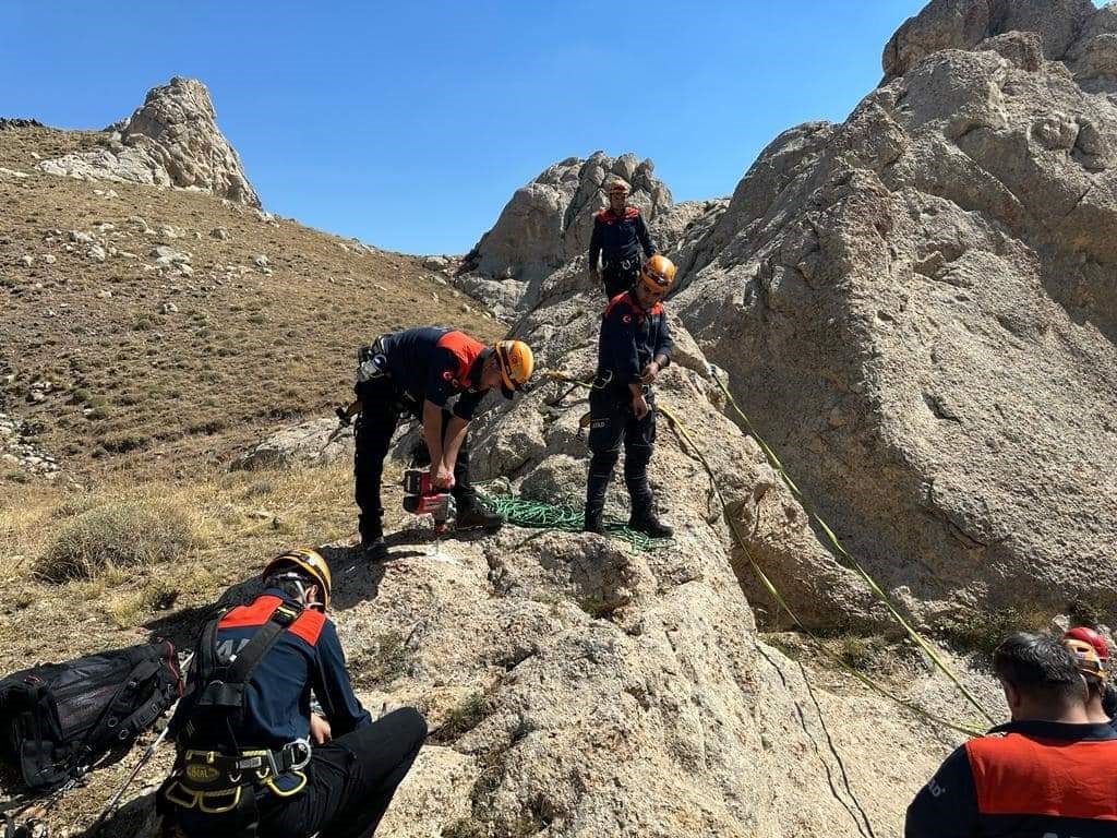 Van’da keçi kurtarma operasyonu