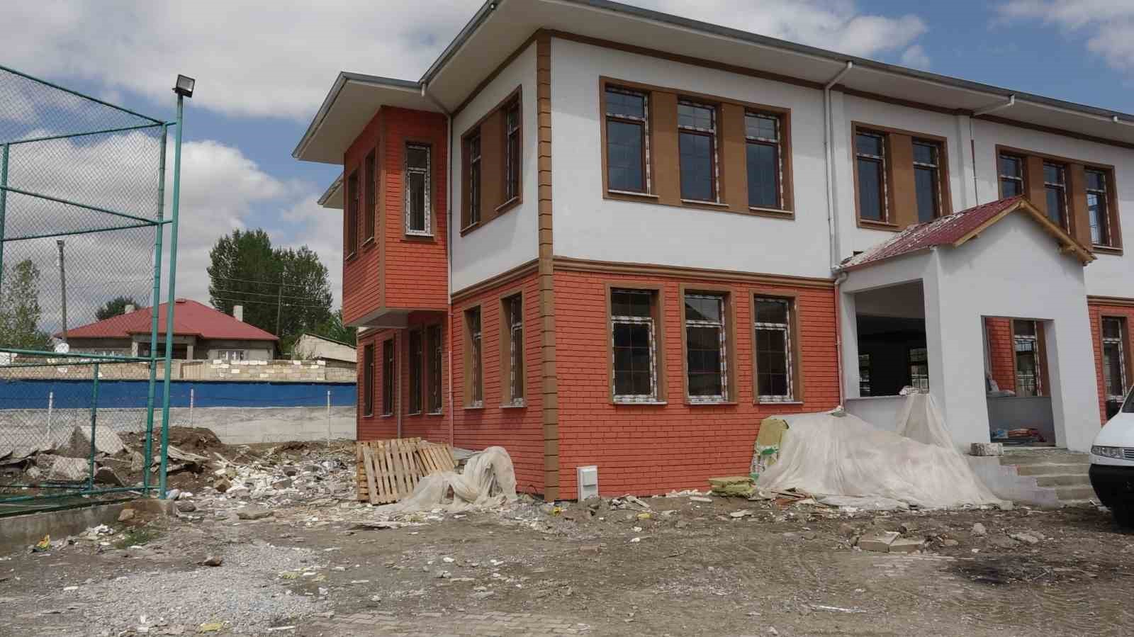 Muradiye’de bebek ve çocuk kütüphanesi açılış için gün sayıyor