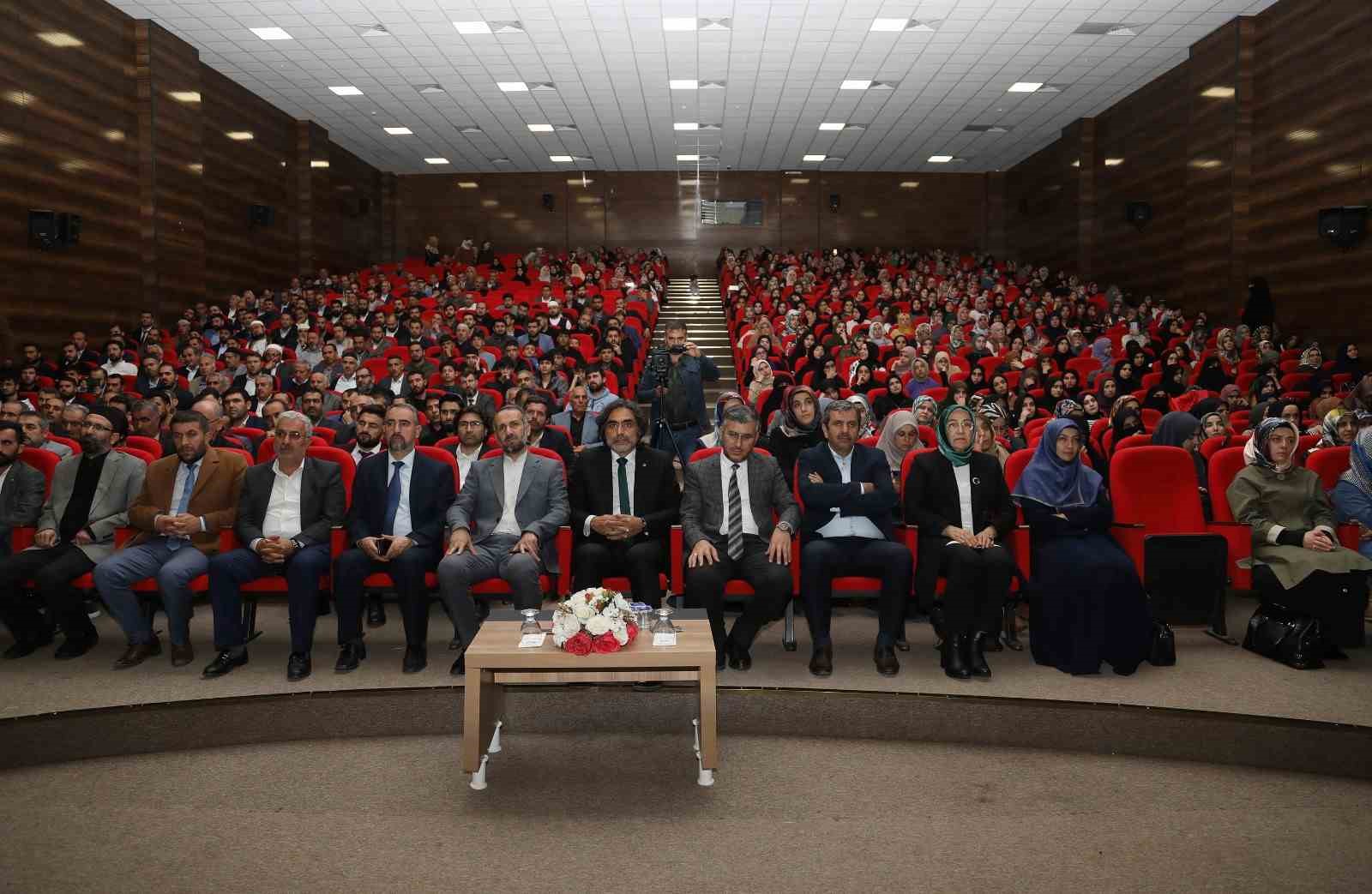 Van’da ’Geçmişten Günümüze Ailemiz’ konulu konferans