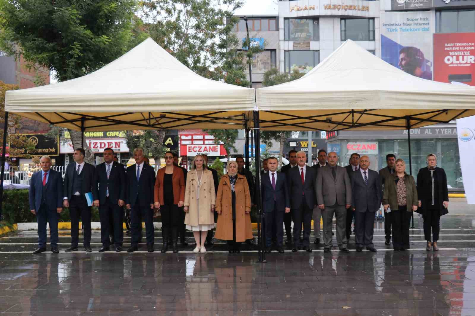 Van’da Muhtarlar Günü kutlandı