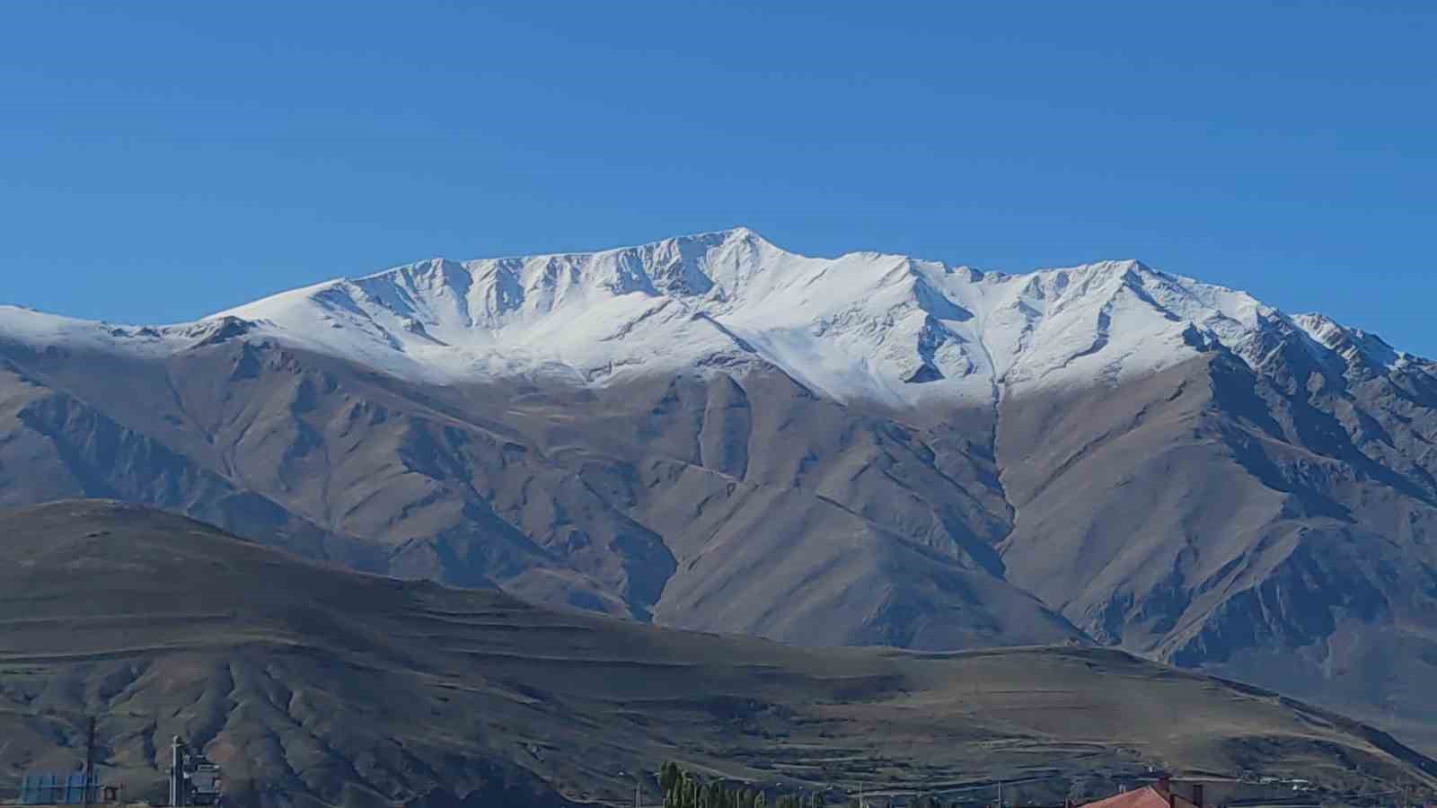 Artos Dağı’nın zirvesi beyaza büründü