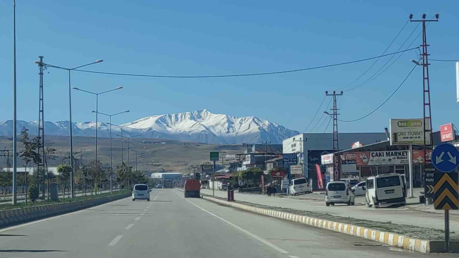 Artos Dağı’nın zirvesi beyaza büründü