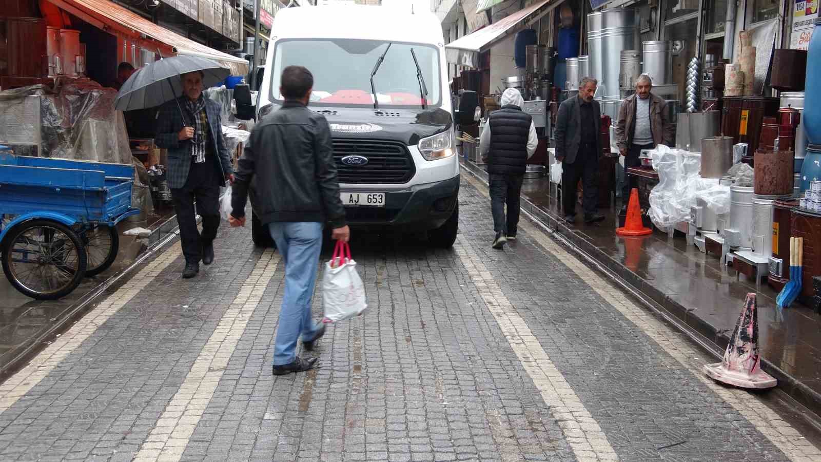 Van’da havalar soğudu, Sobacılar Çarşısı sezonu açtı