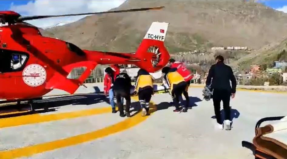 Helikopter ambulans ayağı kırık hasta için havalandı