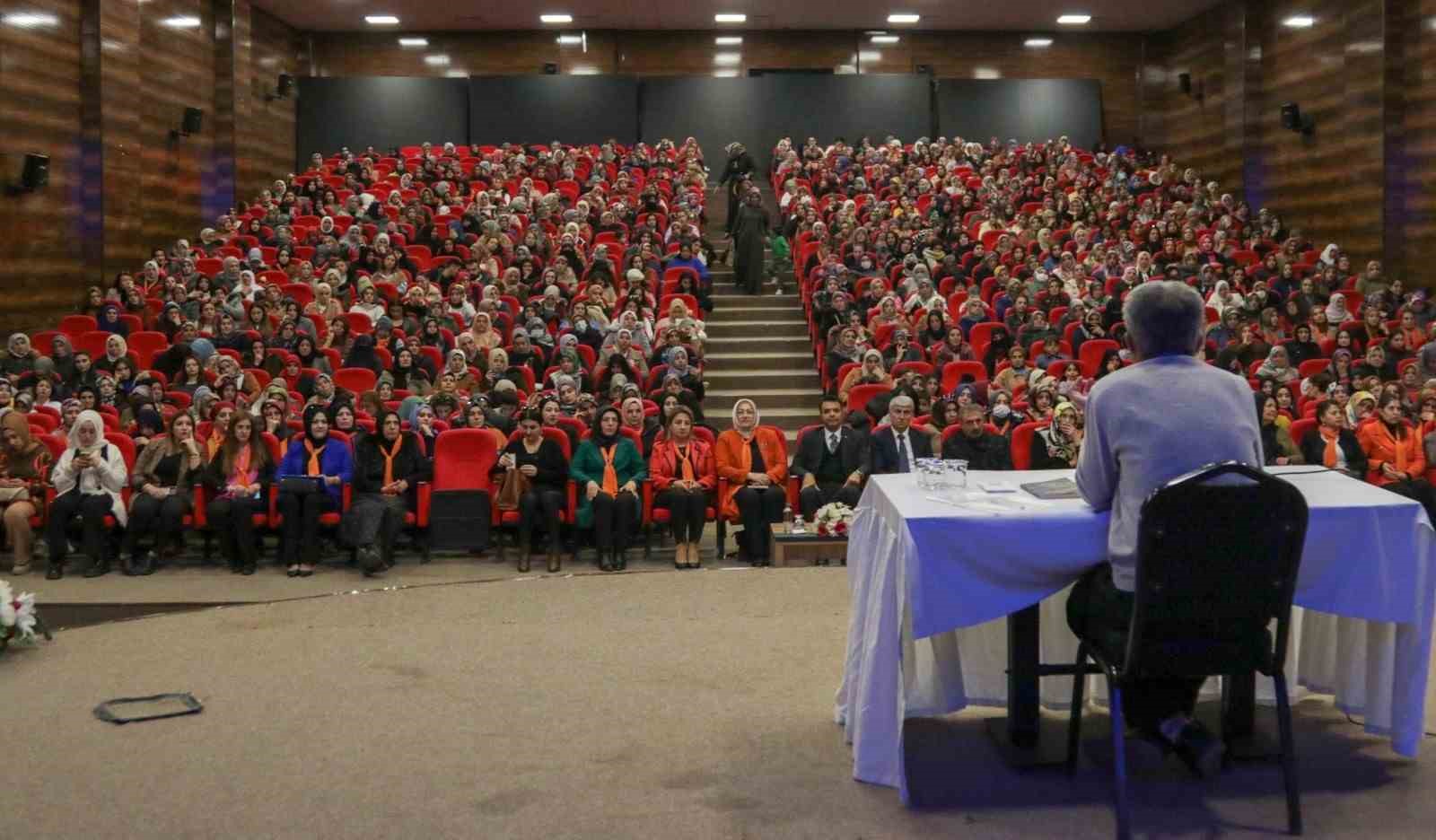 Van’da ‘Kadına Yönelik Şiddetle Mücadele Semineri’ düzenlendi