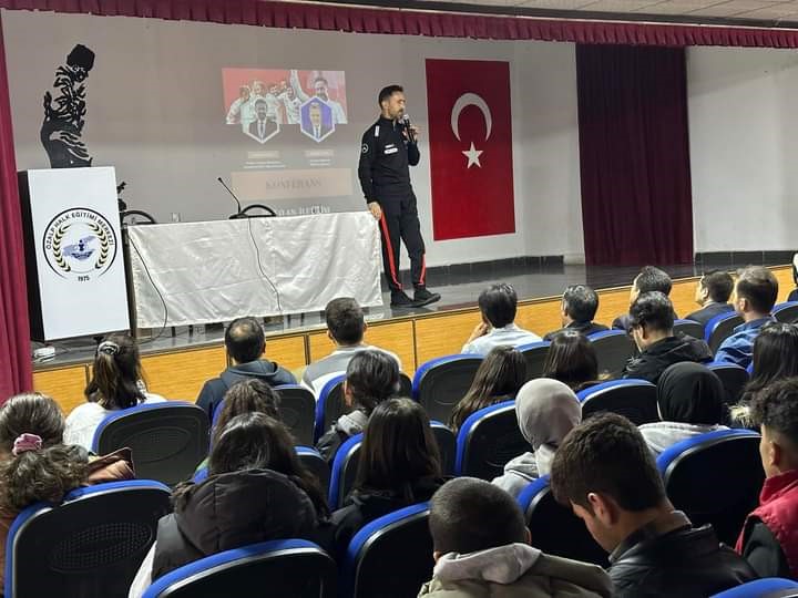 Özalp’te “İşte O An” konulu konferans düzenlendi