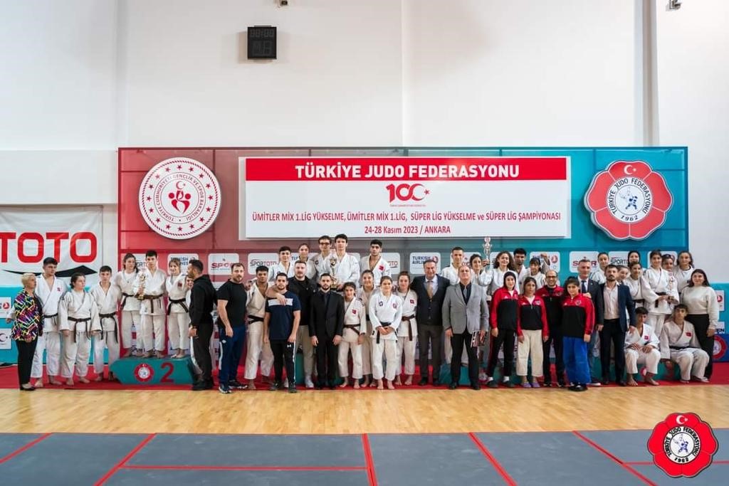 Van Büyükşehir Belediye Spor Kulübü Judo Takımı Ümitler 1. Ligine yükseldi