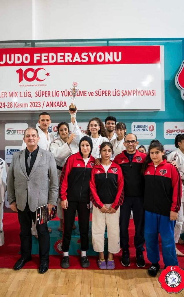 Van Büyükşehir Belediye Spor Kulübü Judo Takımı Ümitler 1. Ligine yükseldi