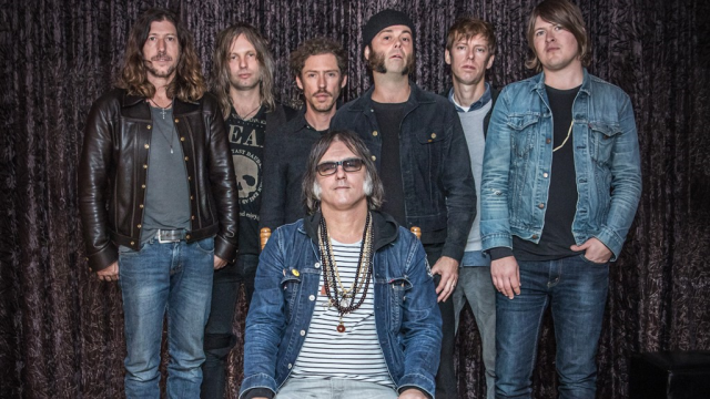 The Brian Jonestown Massacre'ın grubunun üyeleri, konser esnasında kavga etti