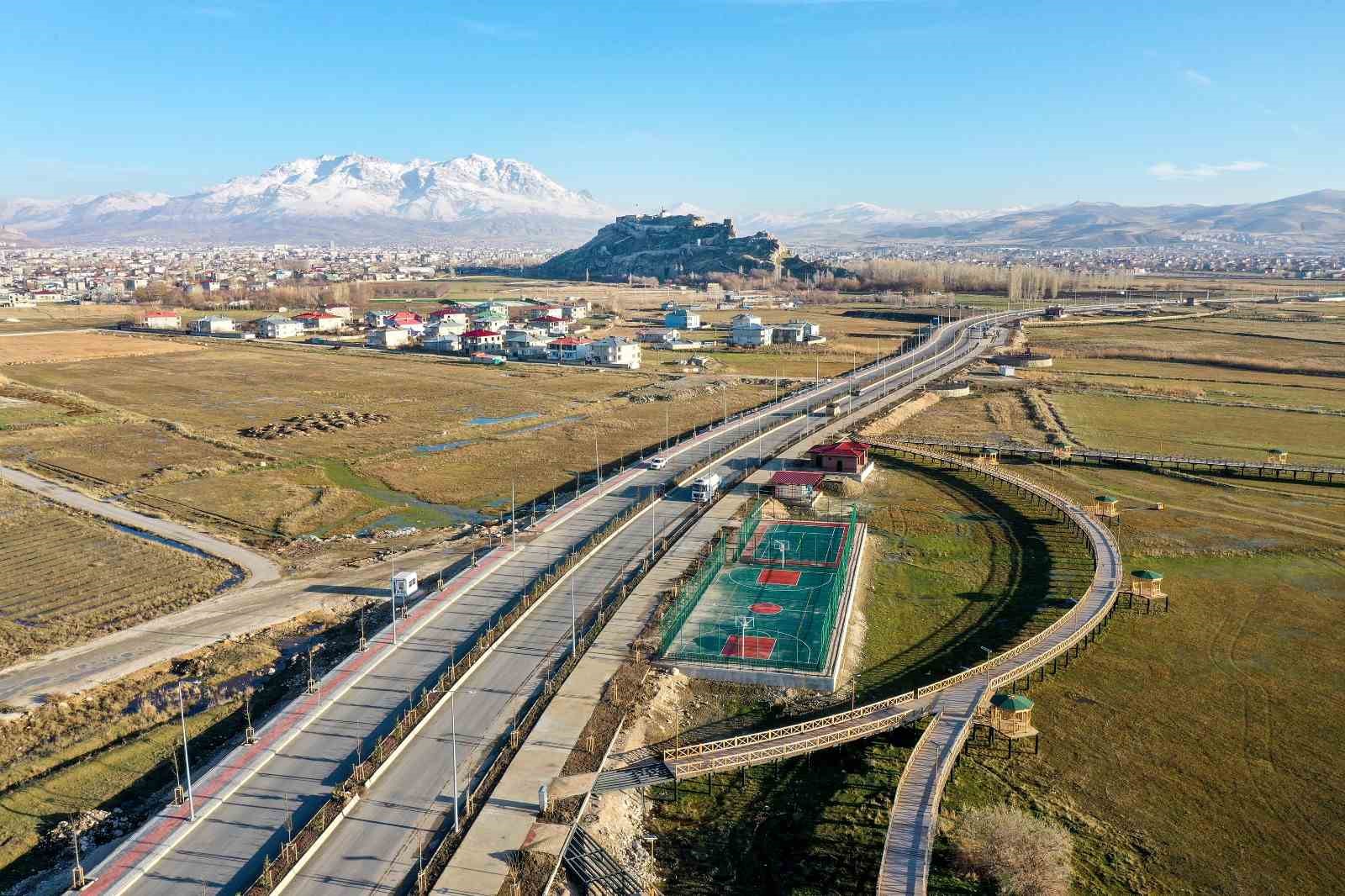 Van Gölü sahil yolu açılışa hazır