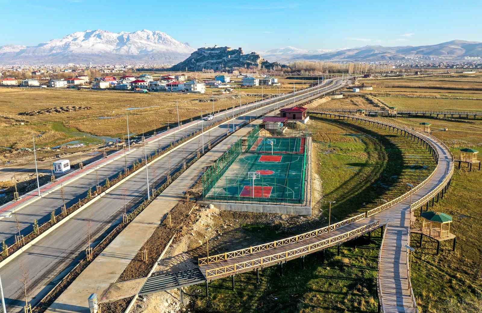 Van Gölü sahil yolu açılışa hazır