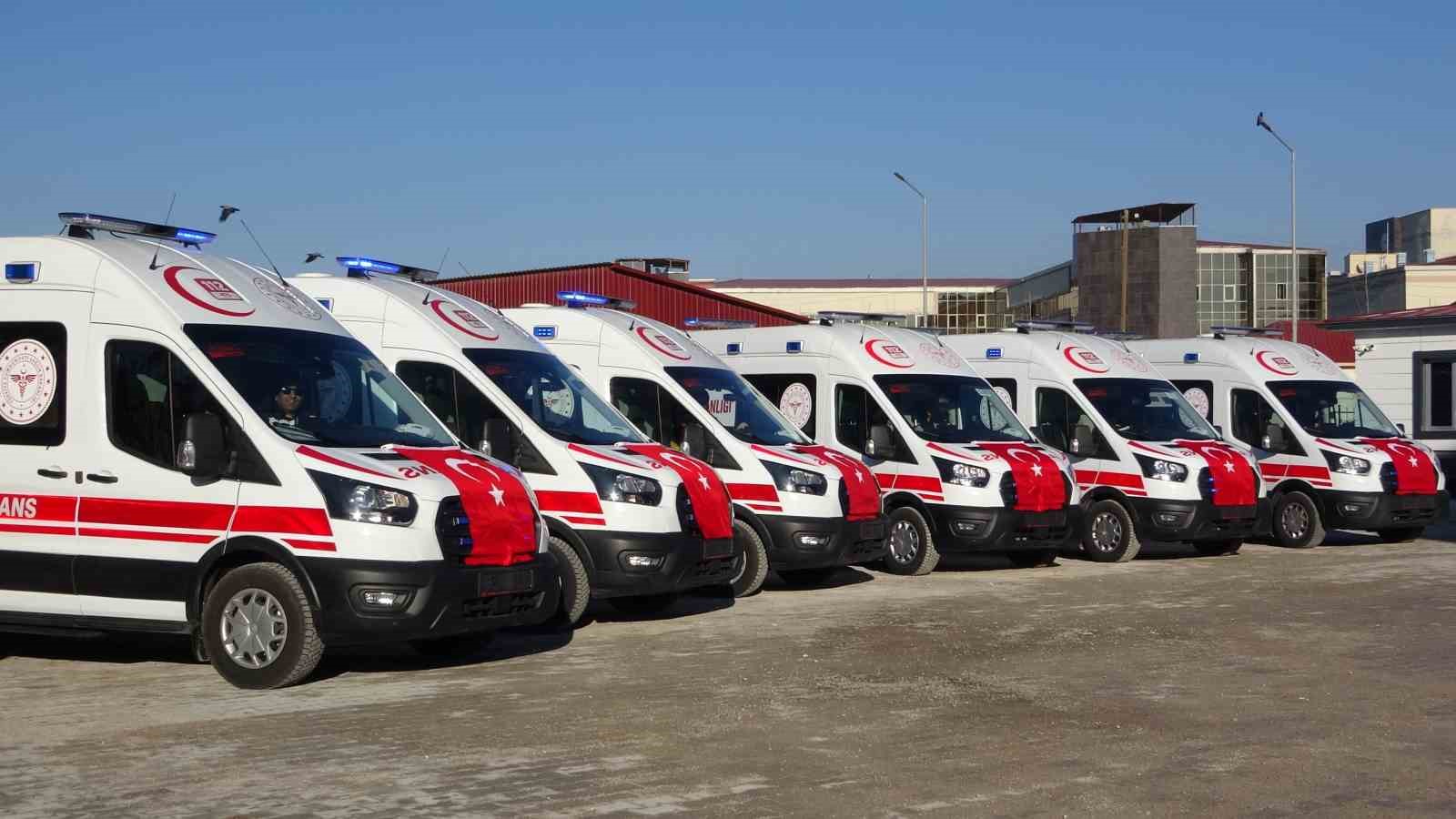 Van’ın sağlık filosuna 6 yeni ambulans eklendi