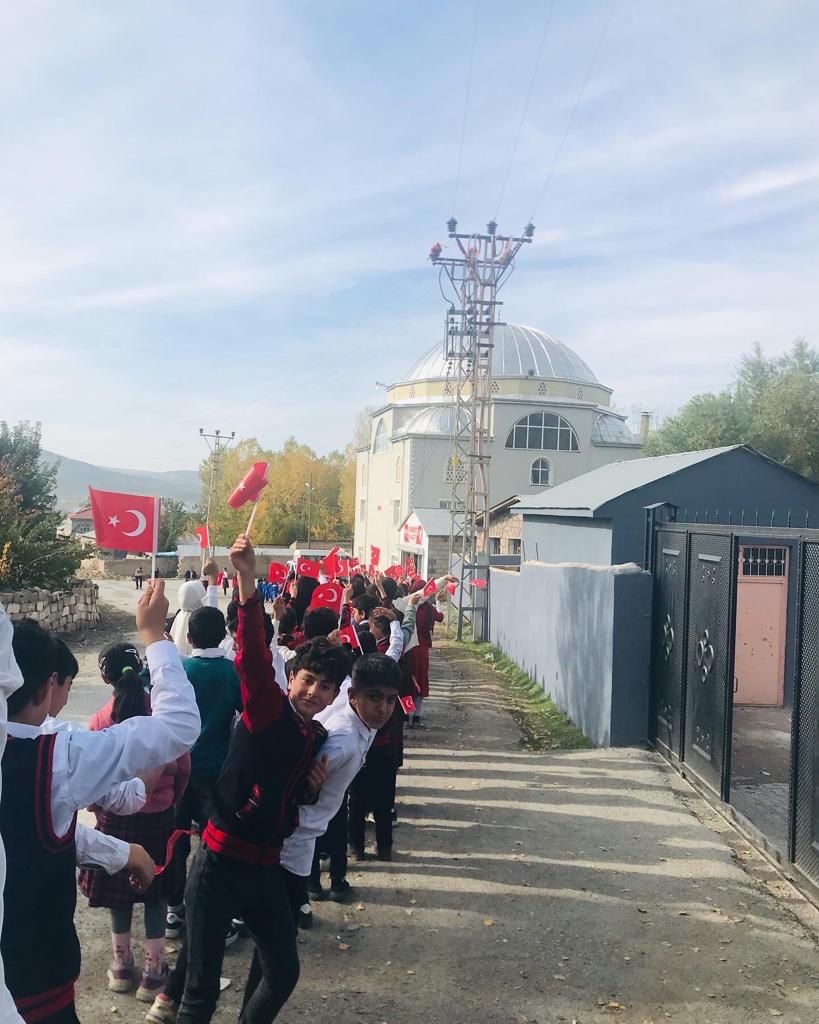 Muradiye’nin ilk gazetesi öğrenciler tarafından çıkarıldı