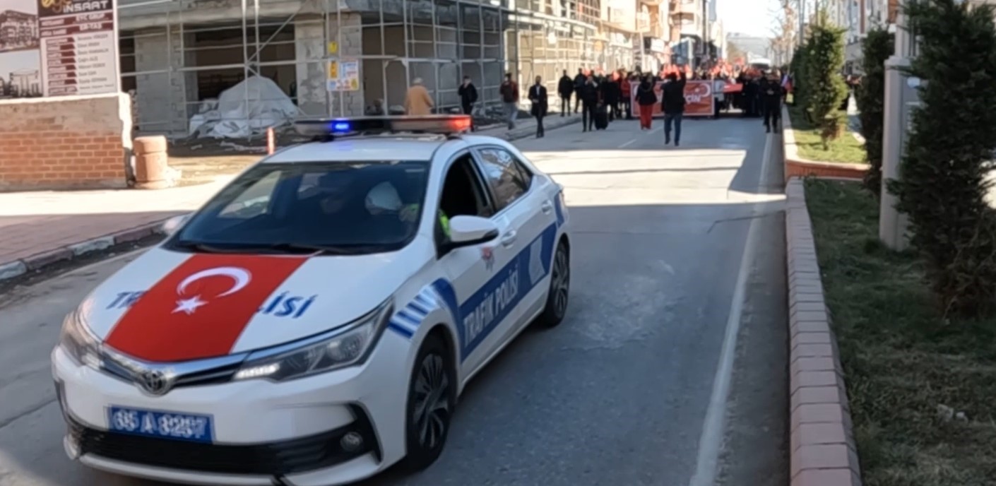 Erciş’te ’şehitleri anma ve teröre lanet’ yürüyüşü yapıldı