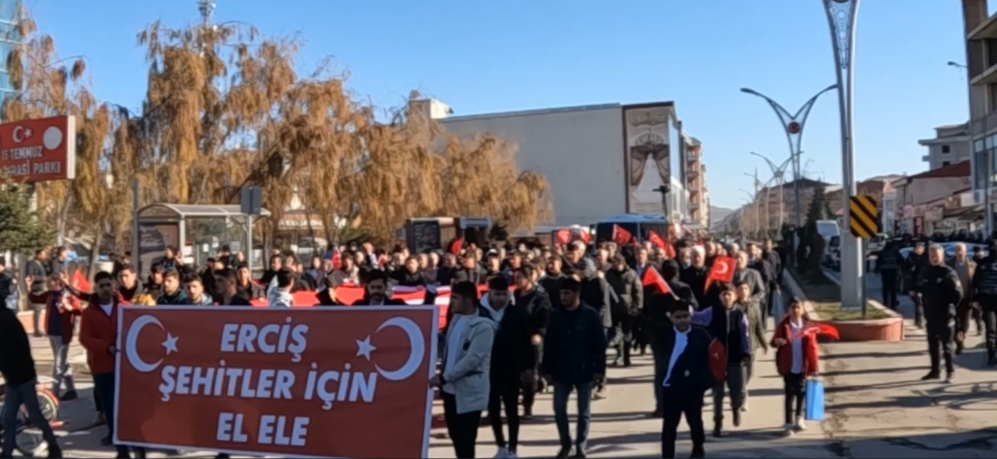 Erciş’te ’şehitleri anma ve teröre lanet’ yürüyüşü yapıldı