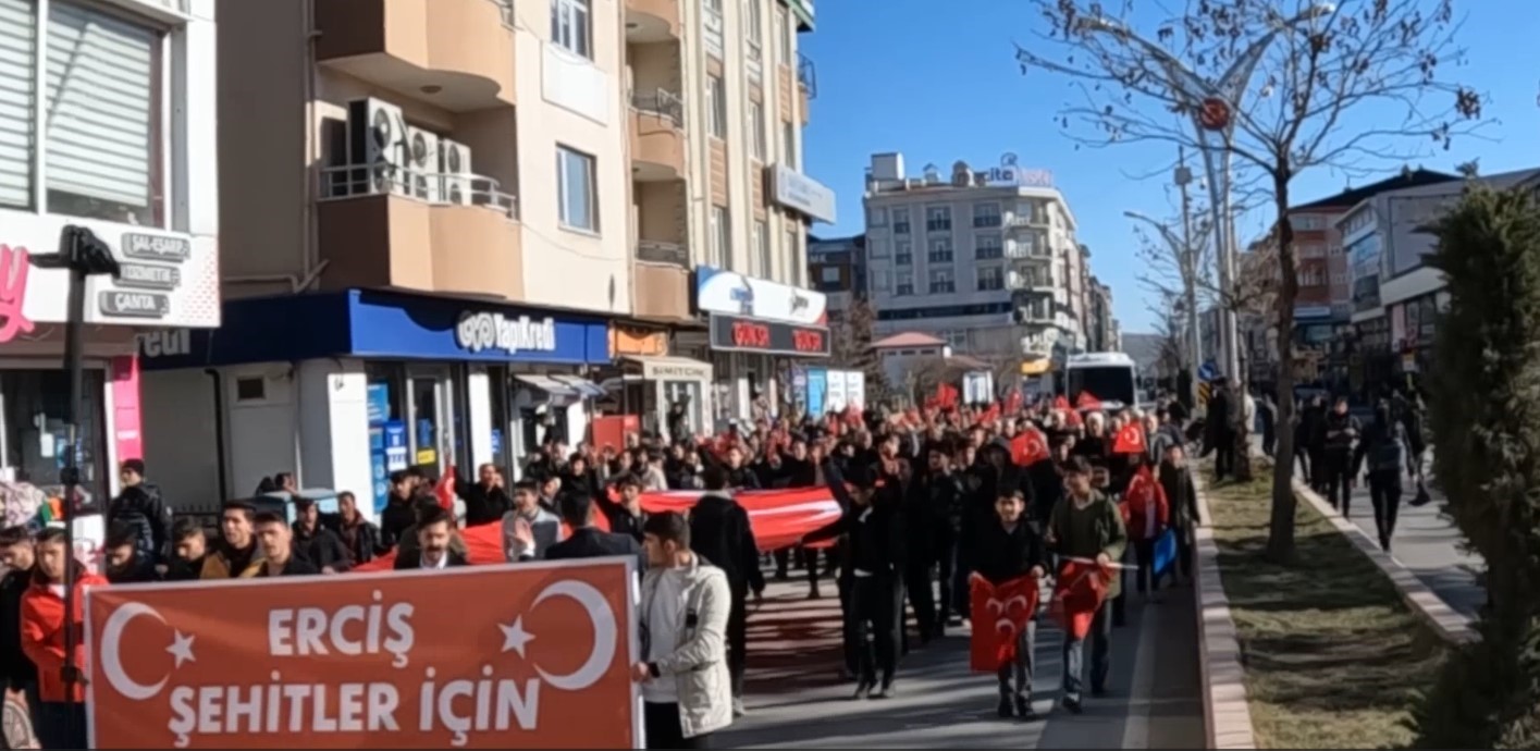 Erciş’te ’şehitleri anma ve teröre lanet’ yürüyüşü yapıldı