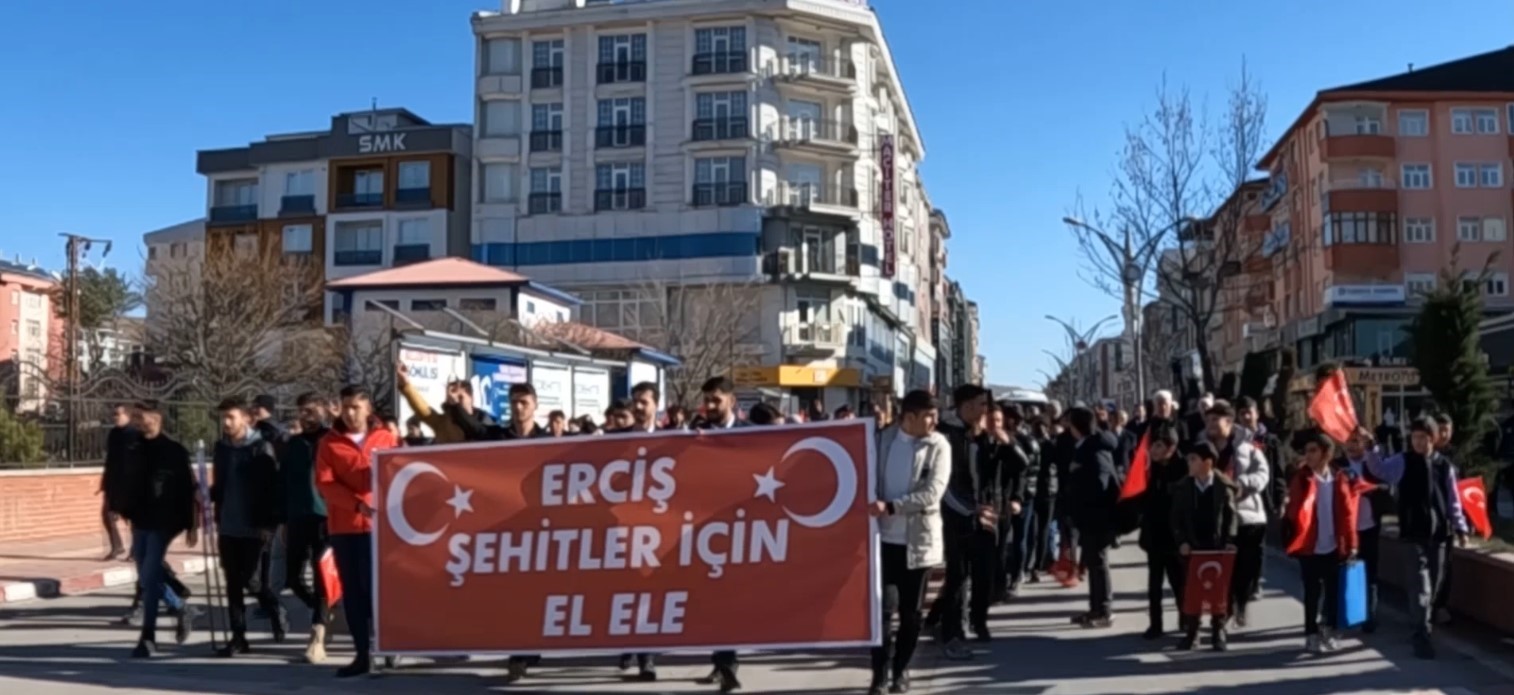 Erciş’te ’şehitleri anma ve teröre lanet’ yürüyüşü yapıldı