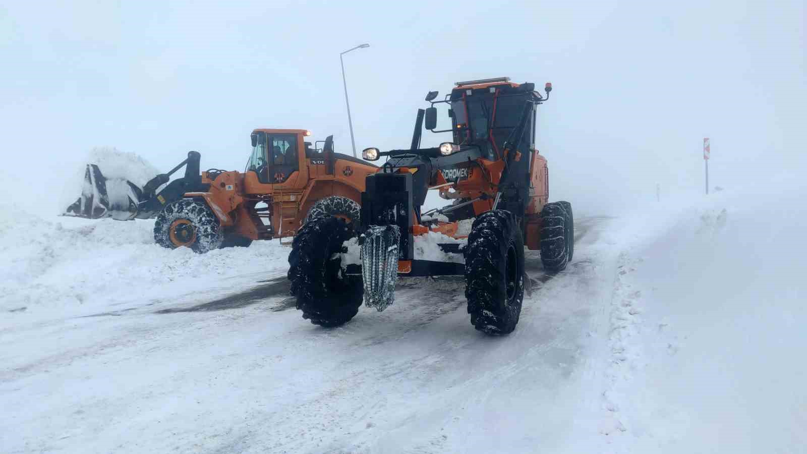 Bahçesaray yolu ulaşıma açıldı