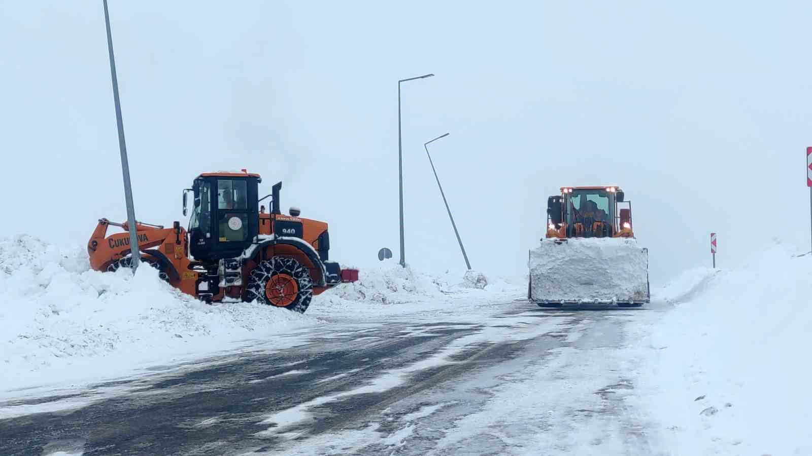 Bahçesaray yolu ulaşıma açıldı