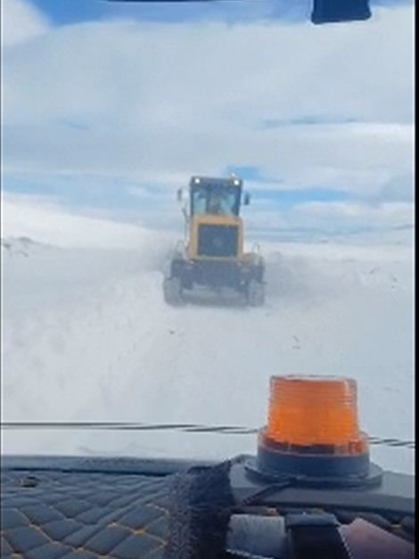 Muradiye’de yol açma çalışmaları devam ediyor