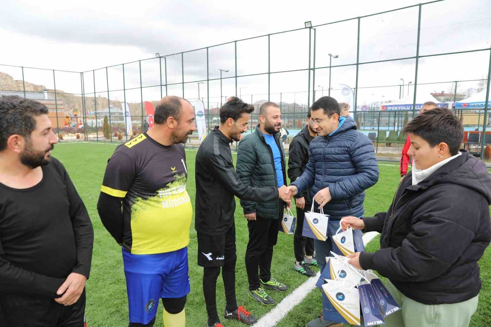 İpekyolu Belediyesi’nin birimler arası futbol turnuvasında final coşkusu yaşandı