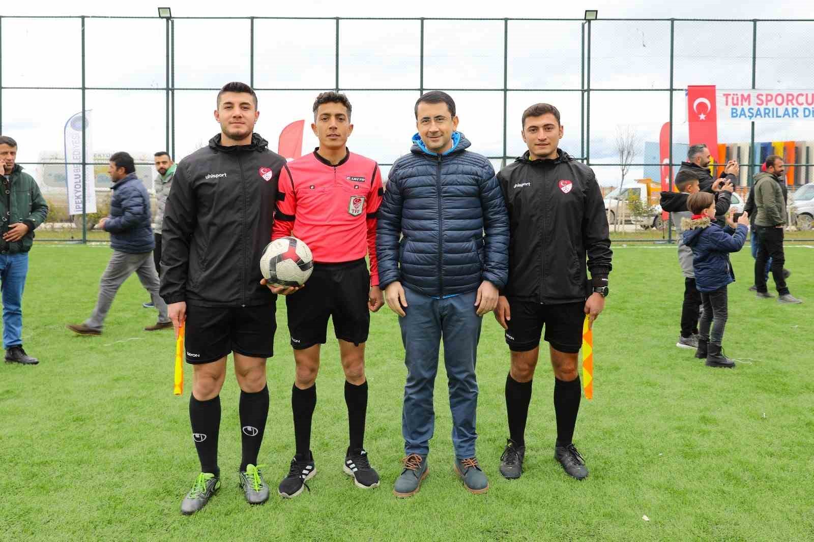 İpekyolu Belediyesi’nin birimler arası futbol turnuvasında final coşkusu yaşandı