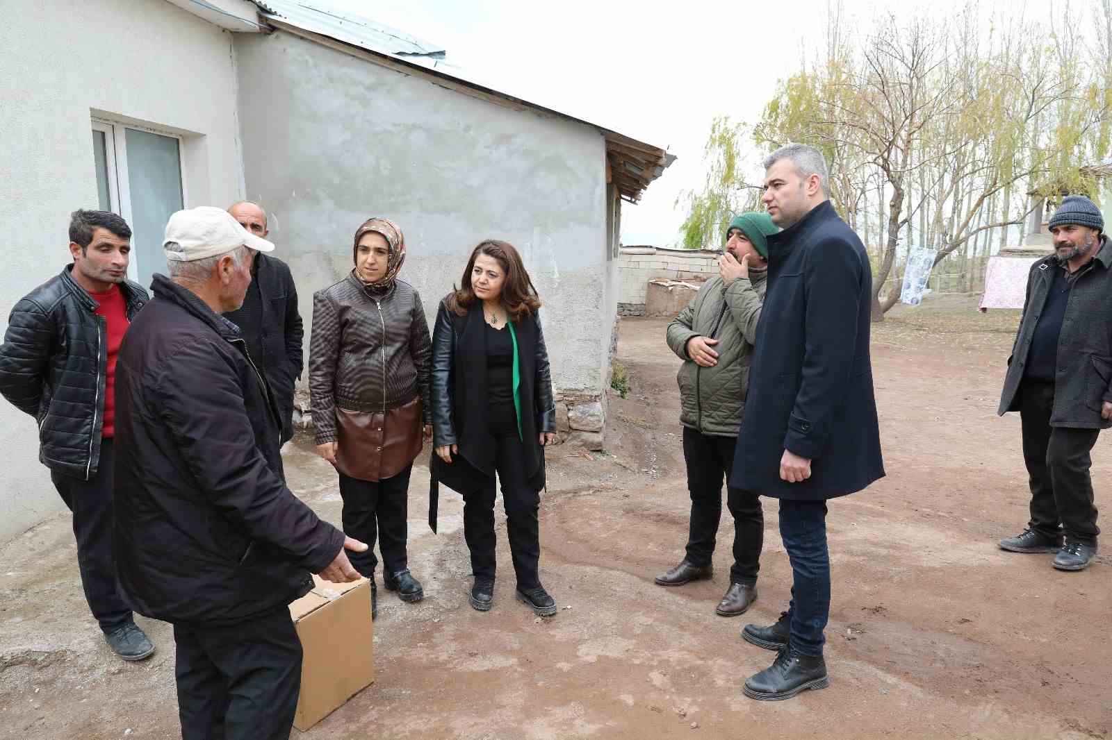 İpekyolu Belediyesinin kırsal mahalle ziyaretleri sürüyor