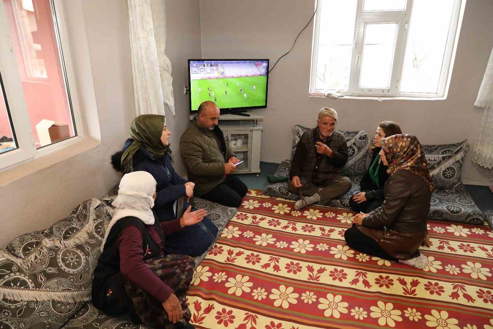 İpekyolu Belediyesinin kırsal mahalle ziyaretleri sürüyor