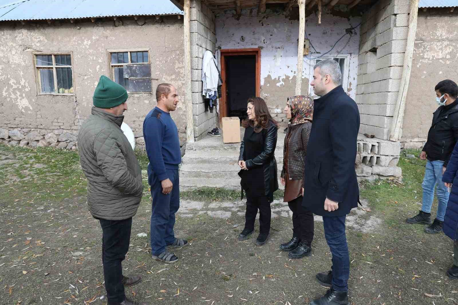 İpekyolu Belediyesinin kırsal mahalle ziyaretleri sürüyor