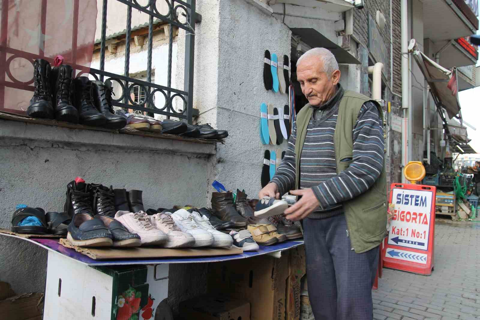 İki metrekarelik dükkanda geçen yarım asır